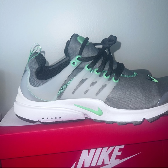 COPY - NWT Nike mens size 11 - Picture 2 of 3